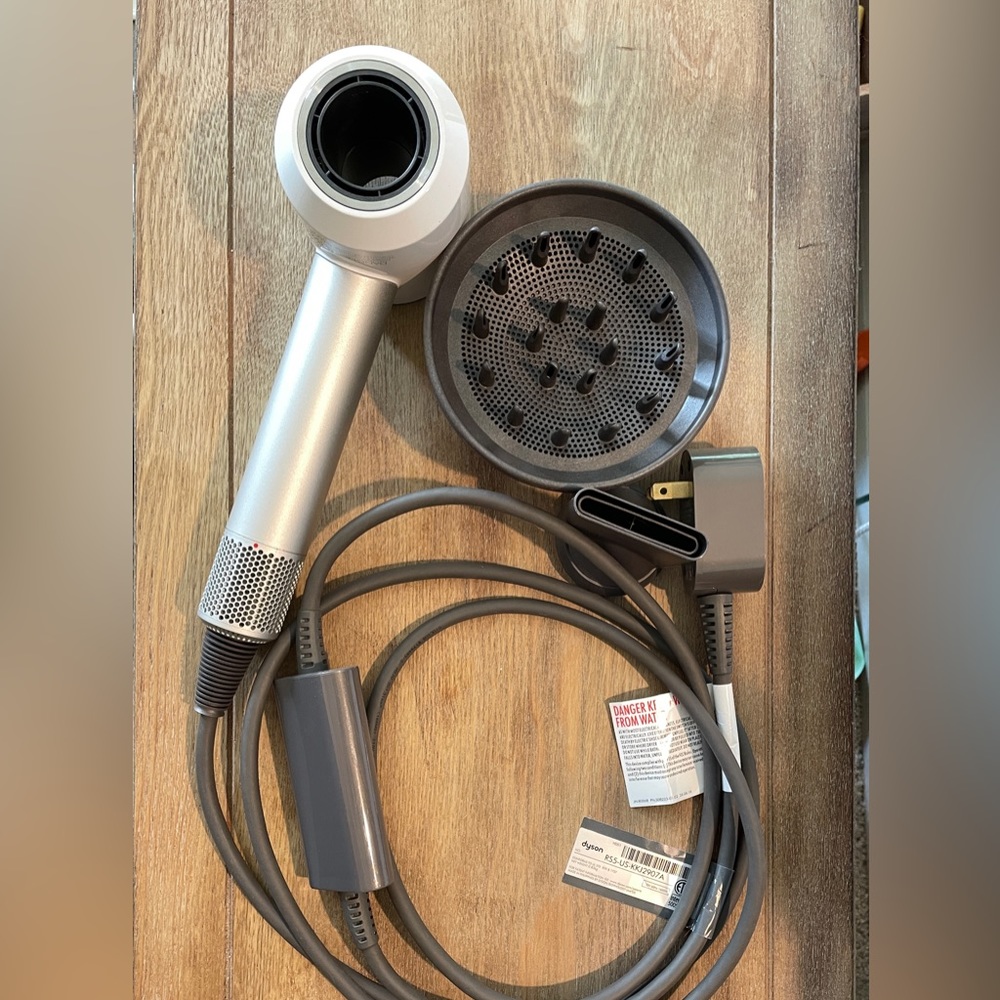 Dyson supersonic hair dryer